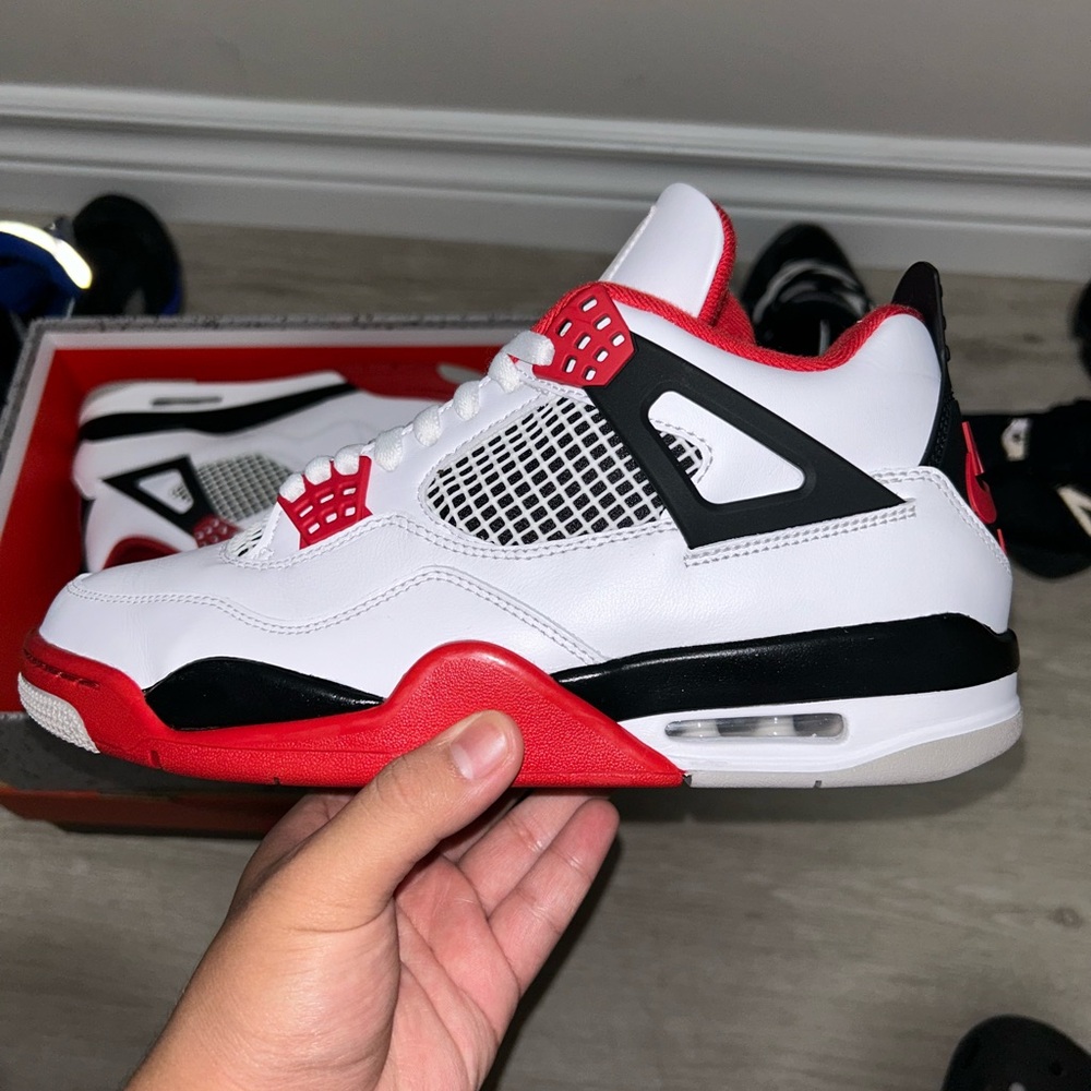 Jordan 4 Fire Red
